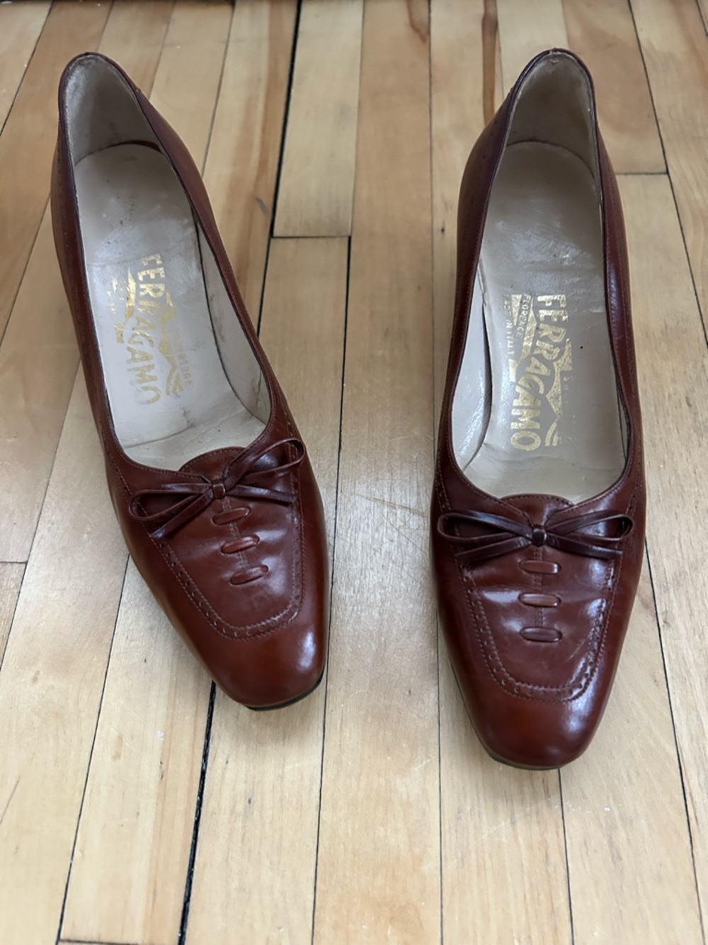 Vintage Salvatore Ferragamo Brown Leather Bow Pump